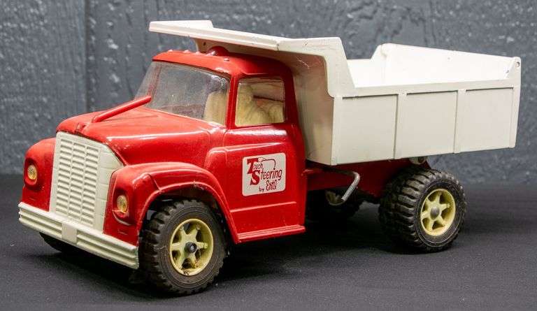 ERTL International Loadstar Truck with Hydraulic Dump Bed