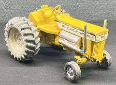 ERTL Minneapolis Molene Mity Minny Super Rod Pulling Tractor