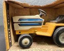 ERTL IH Cub Cadet Lawn & Garden Tractors
