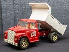 ERTL International Loadstar Truck with Hydraulic Dump Bed