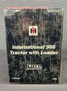 ERTL IH 986 Tractor with Loader