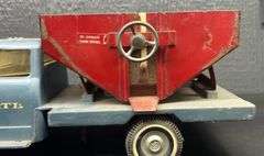 ERTL International Loadstar Truck with Gravity Box Bed