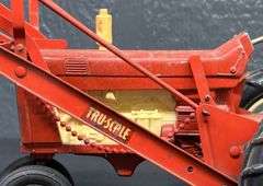 Hubley Farmall 560 with Tru-Scale Loader