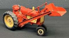 Hubley Farmall 560 with Tru-Scale Loader