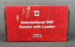 ERTL IH 986 Tractor with Loader