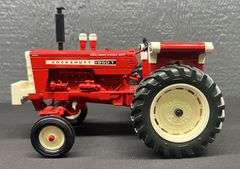 ERTL Cockshutt 1950-T Tractor