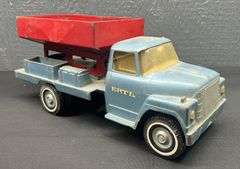 ERTL International Loadstar Truck with Gravity Box Bed