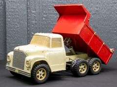 ERTL International Loadstar Truck with Hydraulic Dump Bed