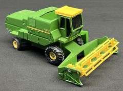 ERTL John Deere 985 Combine