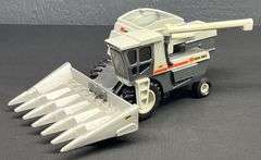 New Idea 819 Combine