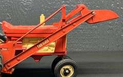 Hubley Farmall 560 with Tru-Scale Loader