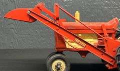 Hubley Farmall 560 with Tru-Scale Loader