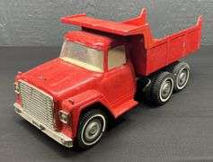 ERTL International Loadstar Truck with Hydraulic Dump Bed