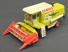 Claas Dominator Combine