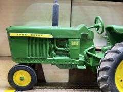 ERTL John Deere 3010 Tractor