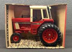 ERTL IH 1586 Tractor
