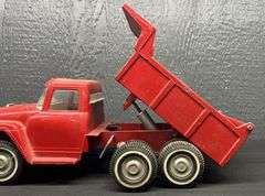 ERTL International Loadstar Truck with Hydraulic Dump Bed