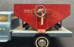 ERTL International Loadstar Truck with Gravity Box Bed