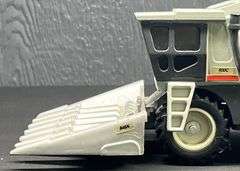 New Idea 819 Combine