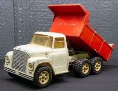 ERTL International Loadstar Truck with Hydraulic Dump Bed