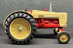 ERTL Cockshutt 560, Cockshutt 570, Cockshutt 570 Super Tractor Set
