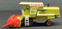 Claas Dominator Combine