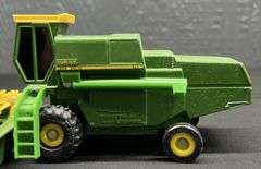 ERTL John Deere 985 Combine