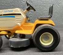 ERTL IH Cub Cadet Lawn & Garden Tractors