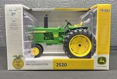 ERTL John Deere Model 2520 Tractor - FFA Edition