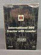 ERTL IH 986 Tractor with Loader