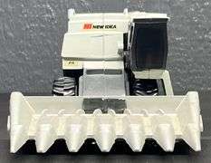 New Idea 819 Combine
