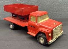 ERTL International Loadstar Truck with Gravity Box Bed