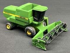 ERTL John Deere 4425 Combine