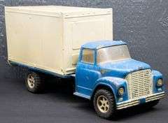 ERTL International Loadstar Truck with Enclosed Van Body Bed
