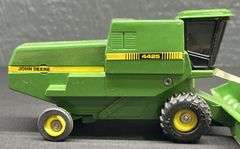 ERTL John Deere 4425 Combine