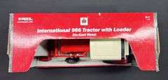 ERTL IH 986 Tractor with Loader