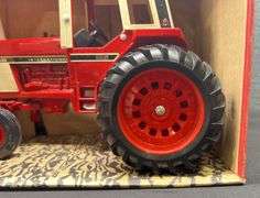 ERTL IH 1586 Tractor