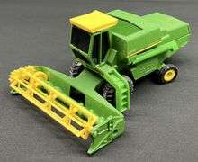 ERTL John Deere 985 Combine