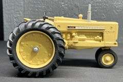 ERTL Cockshutt 560, Cockshutt 570, Cockshutt 570 Super Tractor Set