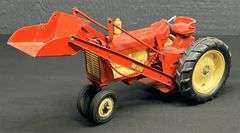 Hubley Farmall 560 with Tru-Scale Loader
