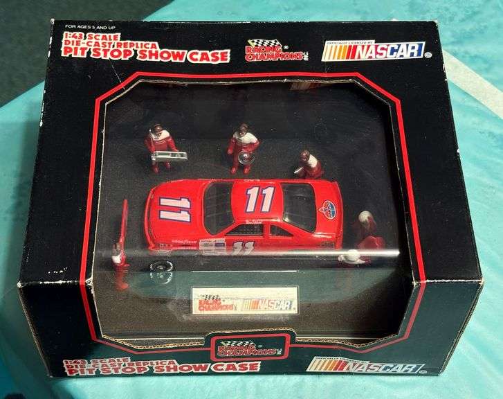 Nascar Bill Elliott 1:43 Scale Die-Cast Pit Stop Showcase Car