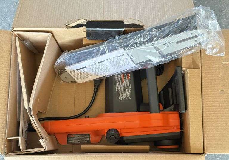 Black & Decker CS1216 16" Corded Chainsaw