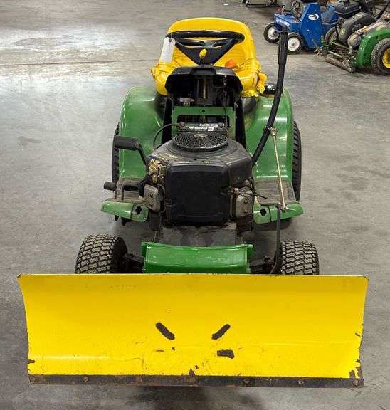 John Deere LT166 Lawn Tractor with John Deere Blade