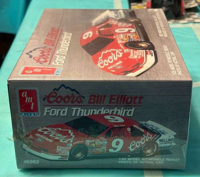 Ertl Bill Elliott Ford Thunderbird 1/25 Model Car Kit