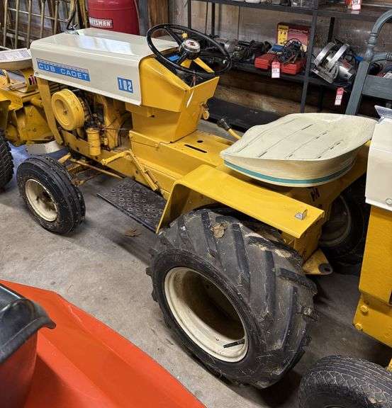 1967 Internation Cub Cadet 102 Lawn & Garden Tractor