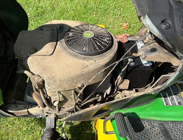 John Deere D130 Lawn Tractor