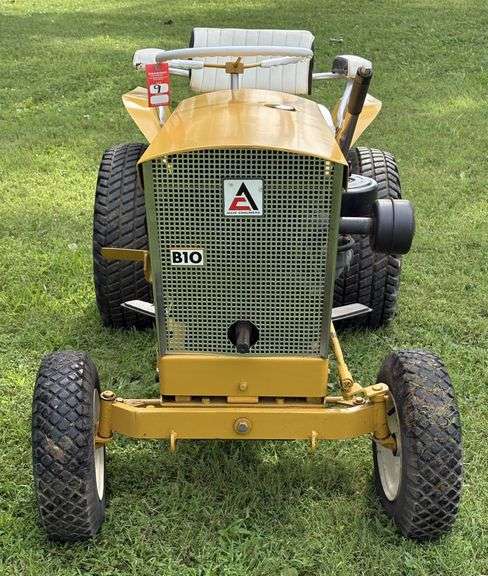 1966/67 Allis-Chalmers B-10 Lawn & Garden Tractor