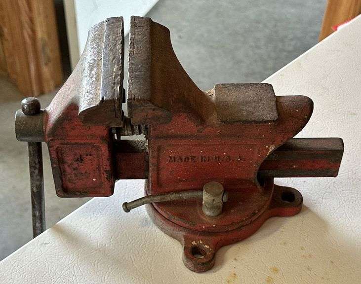 Belknap Cyclone No. 400 4" Swivel Vise