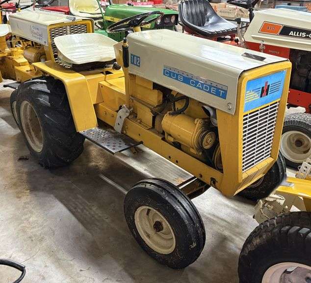 1967 Internation Cub Cadet 102 Lawn & Garden Tractor