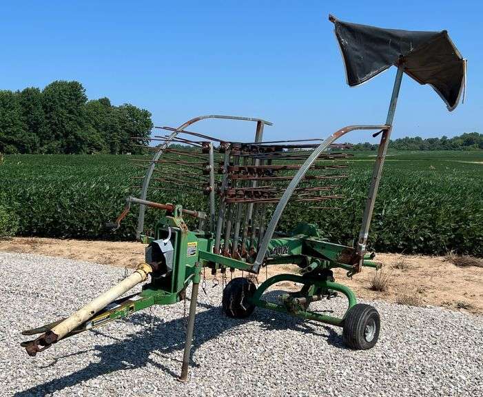 Frontier RR1012E Rotary Hay Rake